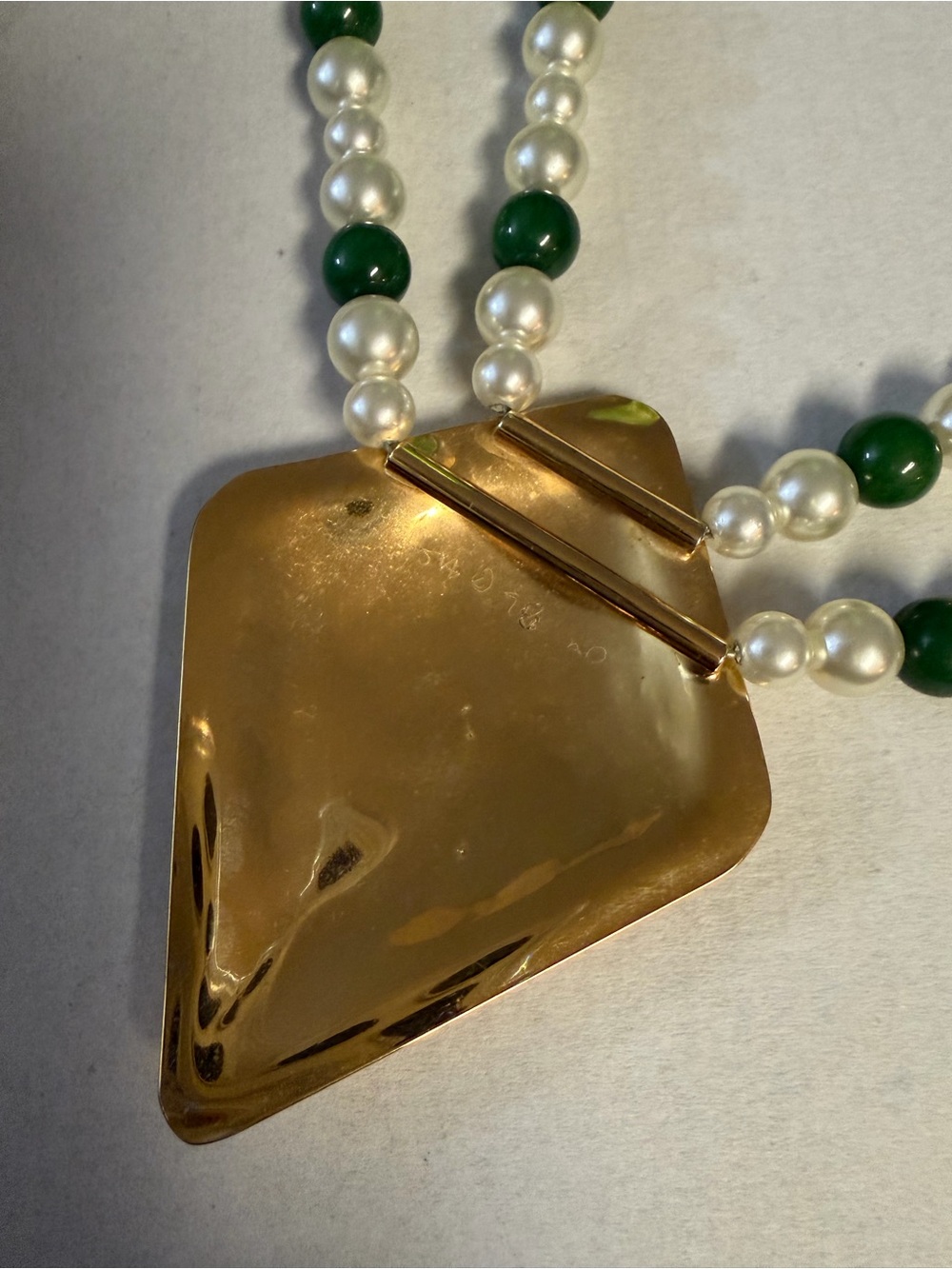 Carlton Ridge for Sutton Hoo Signed alternating Gold and Green Pearl Necklace - Picture 6 of 11